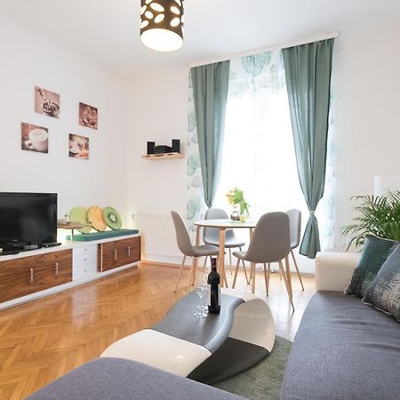 Appartement French Balcony - 45M² - Szeneviertel à Vienne Extérieur photo
